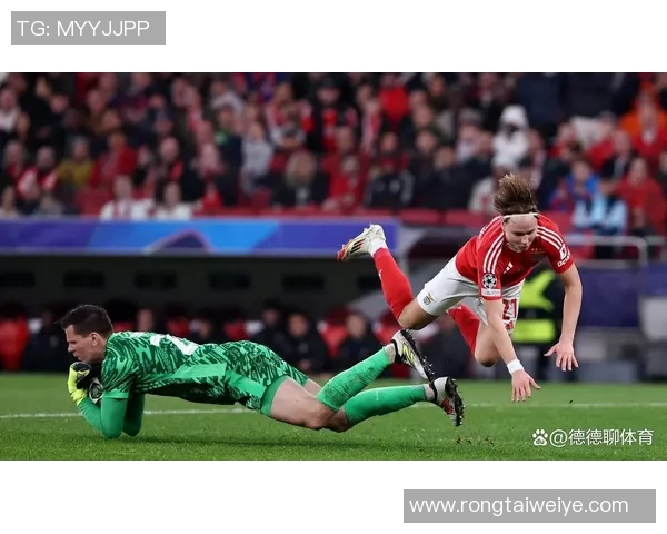 巴黎对阵巴萨的激烈对决让球迷泪流满面情感交织难以自已