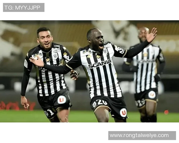 大巴黎与昂热的精彩对决谁能在法甲赛场上笑到最后